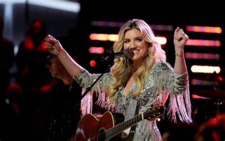 6'6" Country Crooner: Uncovering the Tallest in the Genre