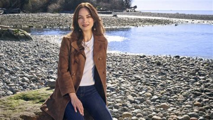 Kristin Kreuk Bikini: A Comprehensive Look at the Actress and Her Journey