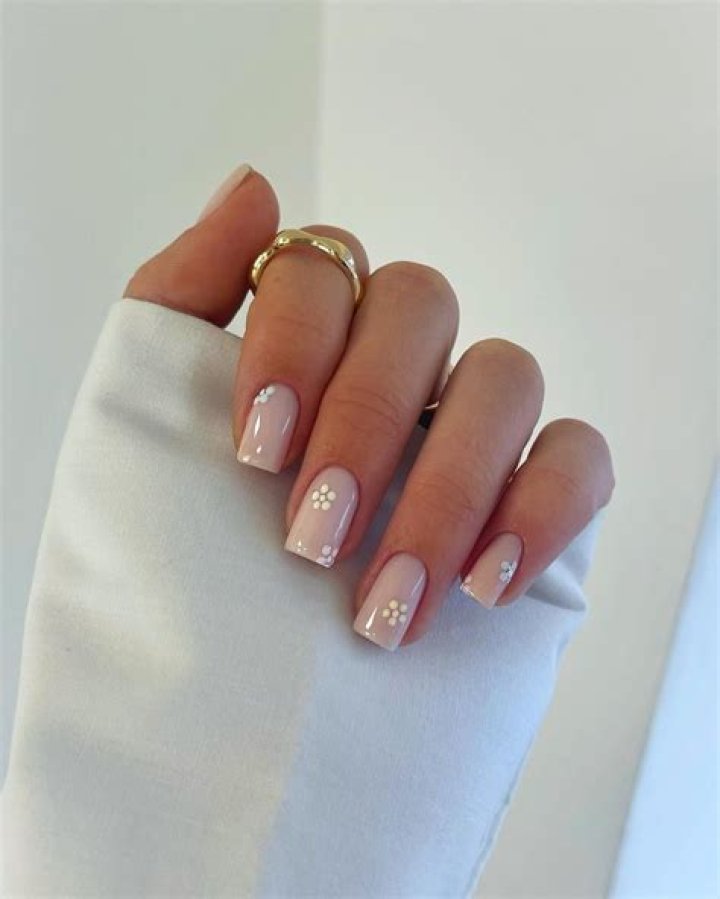 Ultimate Guide to French Nails Styles: Trends and Techniques