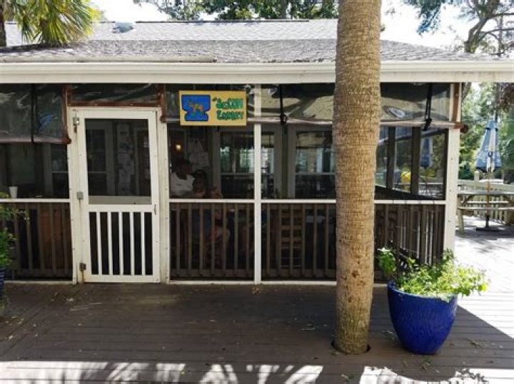 Uncover the Culinary Delights of Edisto Beach: A Guide to Top-Rated Restaurants
